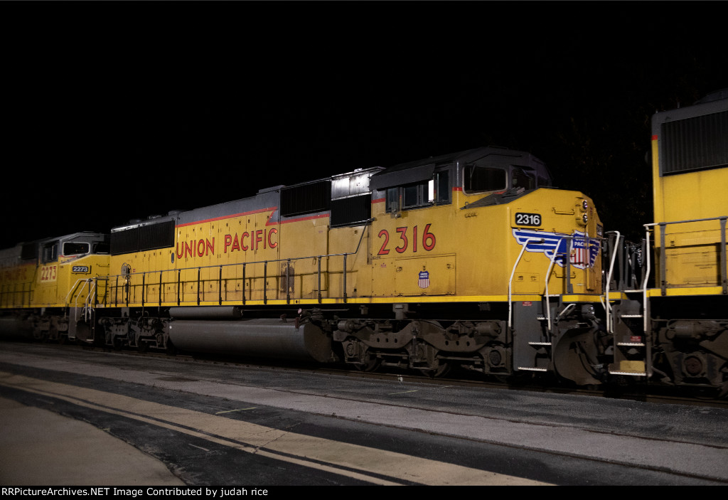 UP 2316 - This was one of five SD60Ms that ran south to San Antonio dead in tow from a deadline in Fort Worth before immediately returning to storage.
